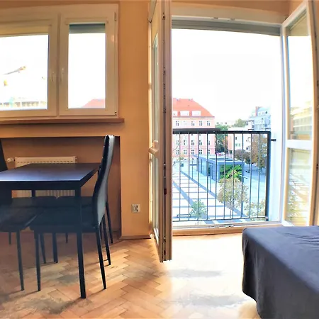 Self Check-in -pl Nowy Targ-old Town- 500m Rynek Market Sqr -3 Bedrooms Wroclaw
