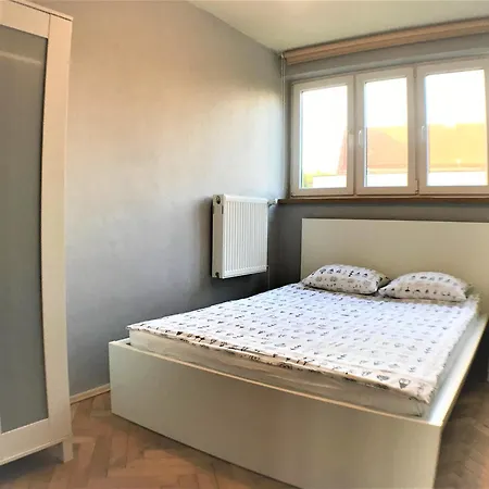 Self Check-in -pl Nowy Targ-old Town- 500m Rynek Market Sqr -3 Bedrooms Apartmán Vratislav